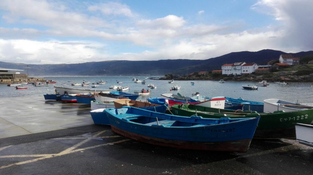 Embarcaciones de pesca artesanal en Portocubelo (Carnota. Galicia)